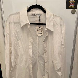 White Button Down Shirt, Buttons and Synched. Size XXL (fits like L/XL)